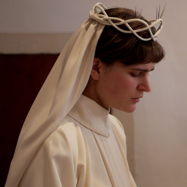 Sr. Daniela met koormantel